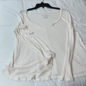 American eagle white top light long sleeve